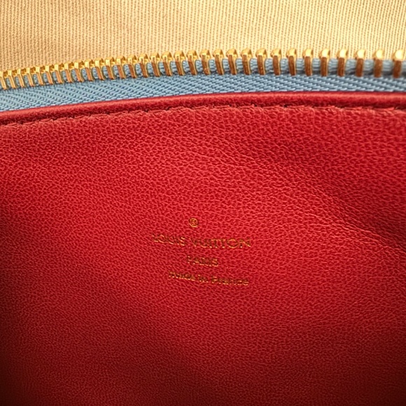 Louis Vuitton Coussin MM - Picture 10 of 13